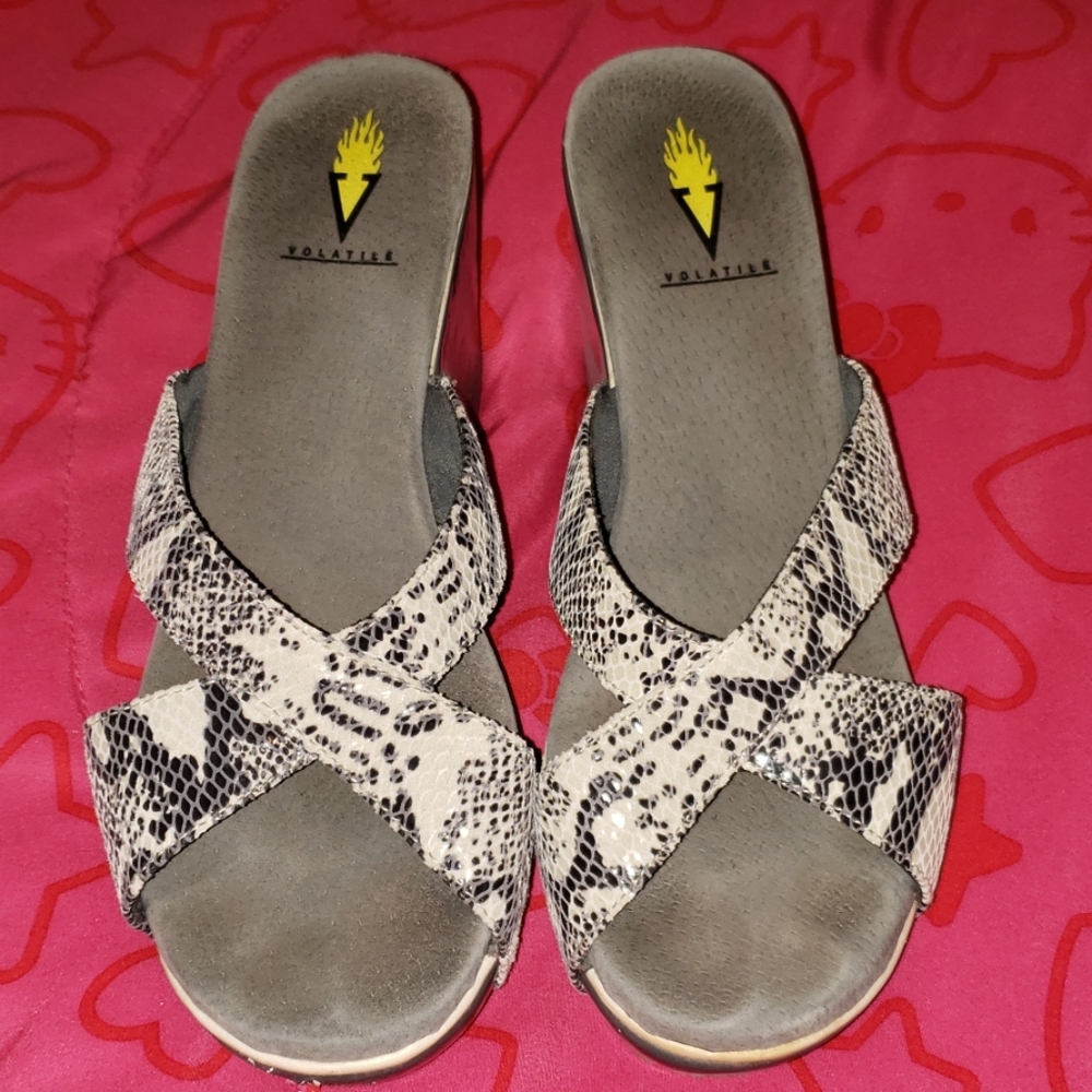 Volatile Wedges Super Cute 😍